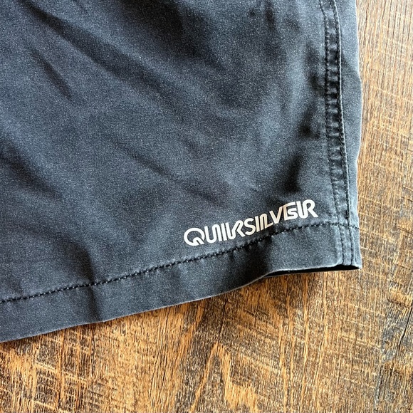 Men’s Quicksilver Shorts - Picture 3 of 6